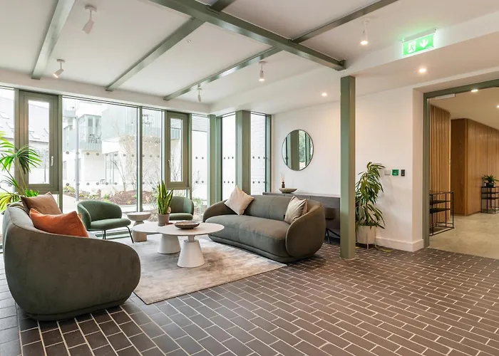 The Lookout Apartment *